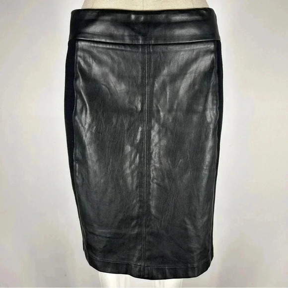 Cabi Miranda Black vegan  leather Skirt Size:2 #3754 - Picture 2 of 9